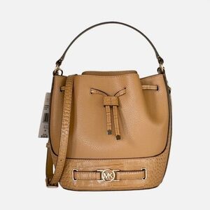 ❗️SOLD❗️MICHAEL KORS REED BELTED BUCKET MESSENGER LEATHER BAG